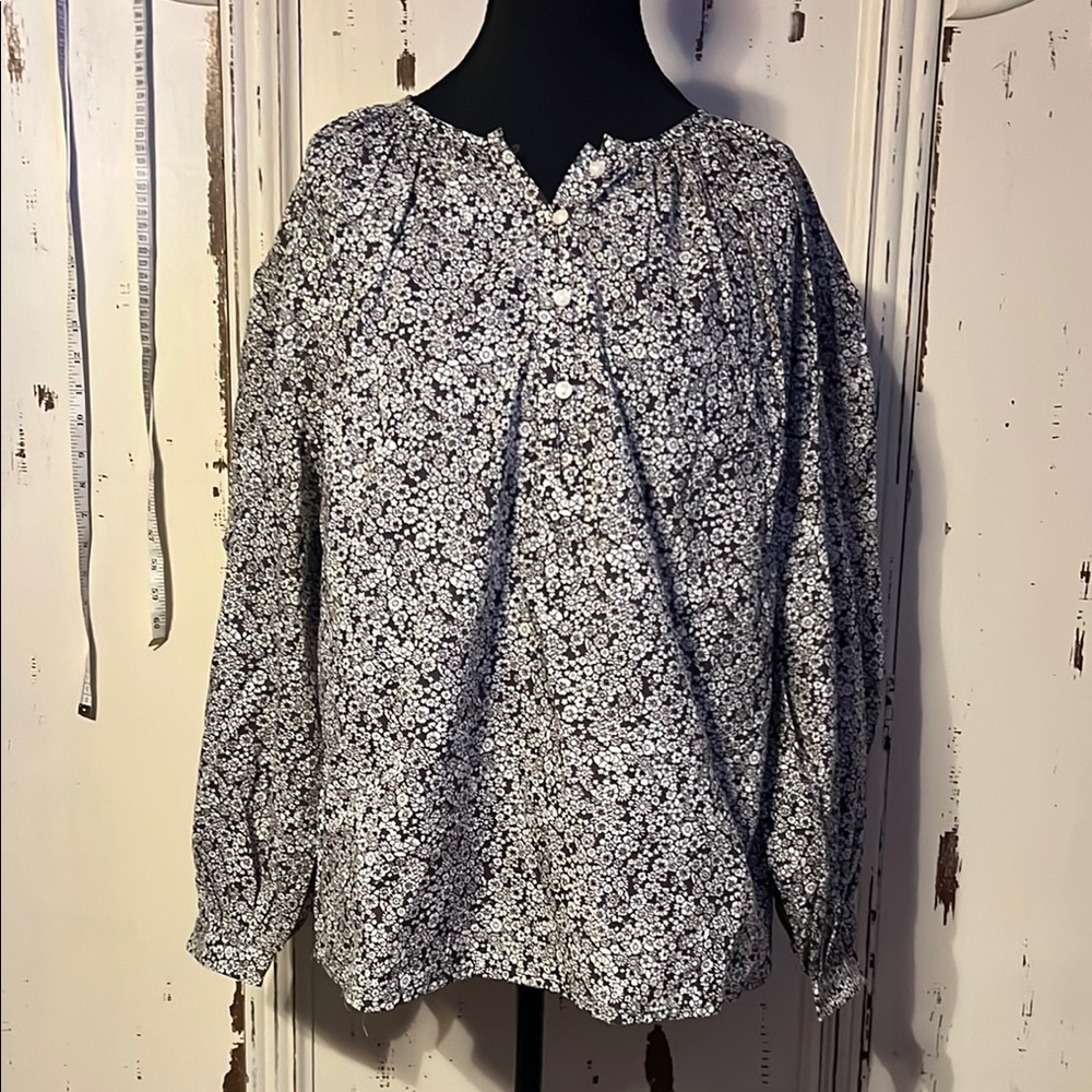 Universal Thread Floral Black and White Buttoned round neckline  Blouse